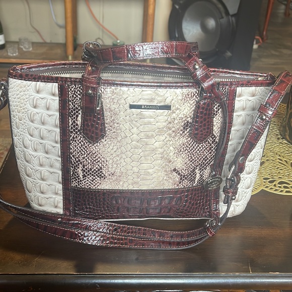 Brahmin snake skin purse. Medium size - Picture 5 of 6